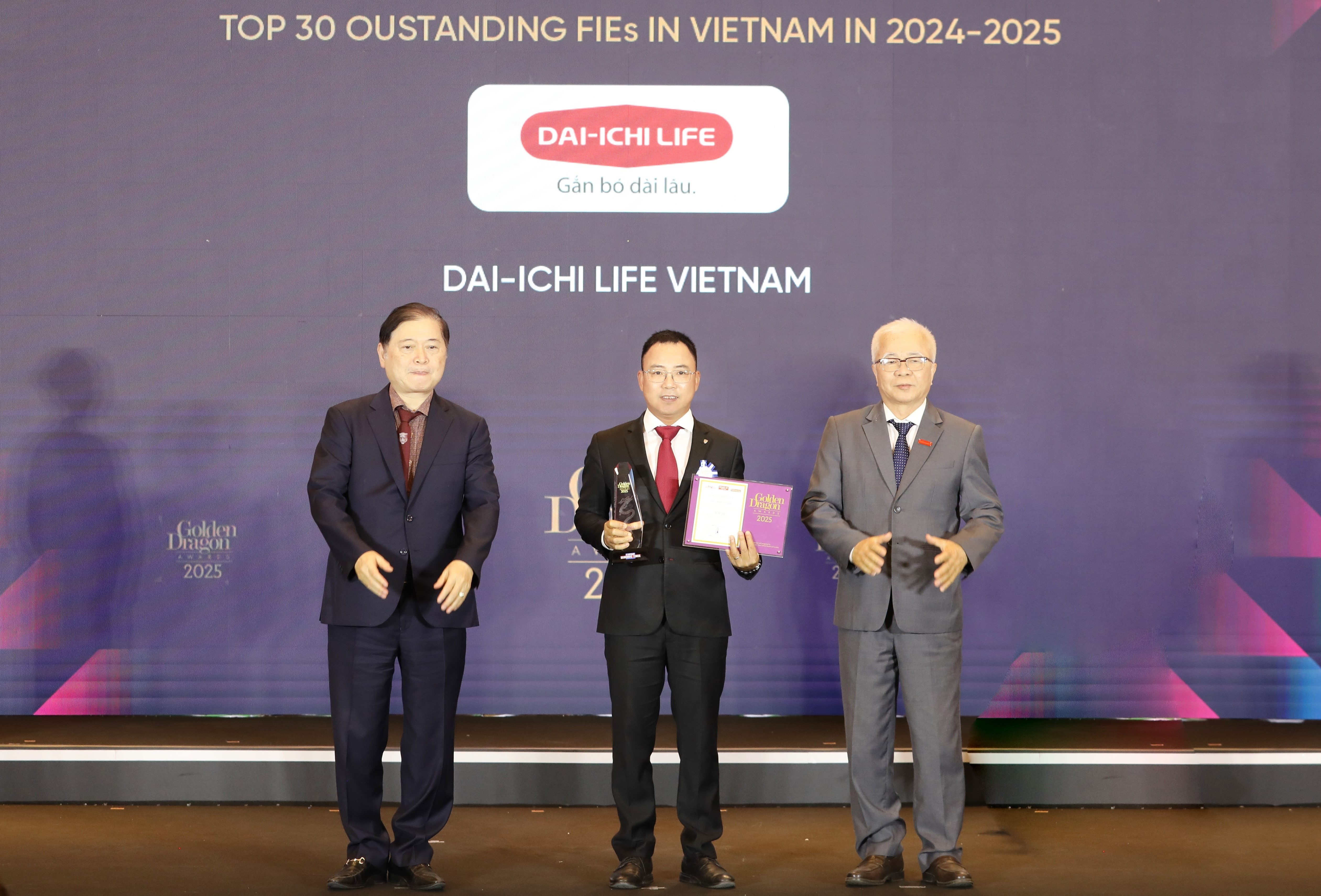 Dai-ichi Life Việt Nam vinh dự nhận “Giải thưởng Rồng Vàng 2025 – Doanh nghiệp Chuyển đổi Số Tiêu biểu”